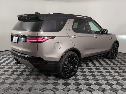 2025 Land Rover Discovery Dynamic SE
