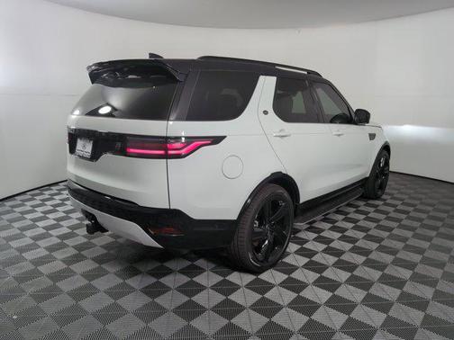 2025 Land Rover Discovery P360 Dynamic SE