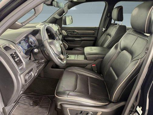 Diamond Black Crystal Pearlcoat 2020 RAM 1500 Limited