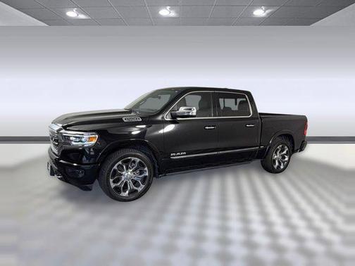 Diamond Black Crystal Pearlcoat 2020 RAM 1500 Limited