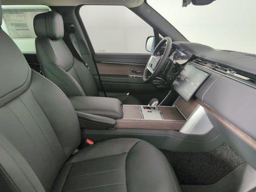 2025 Land Rover Range Rover P530 SE