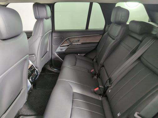 2025 Land Rover Range Rover P530 SE
