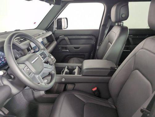 2025 Land Rover Defender 130 P400 X-Dynamic SE