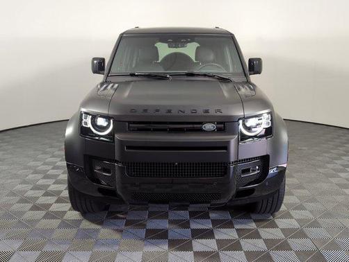 2025 Land Rover Defender 130 P400 X-Dynamic SE