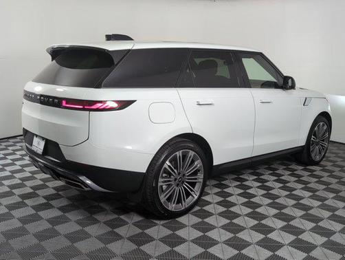 2025 Land Rover Range Rover Sport SE