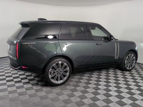 2025 Land Rover Range Rover P530 SE