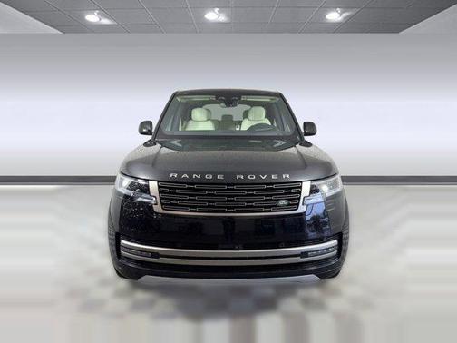 2026 Land Rover Range Rover P550e SE