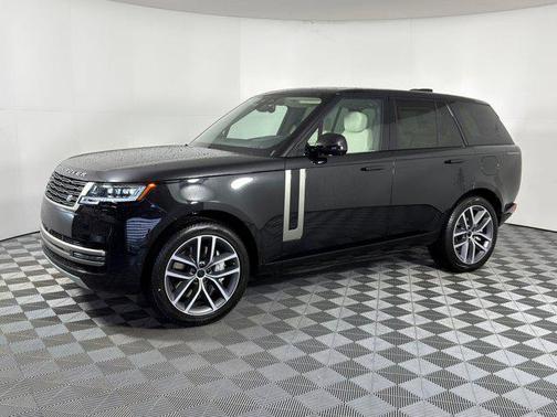 2026 Land Rover Range Rover P550e SE