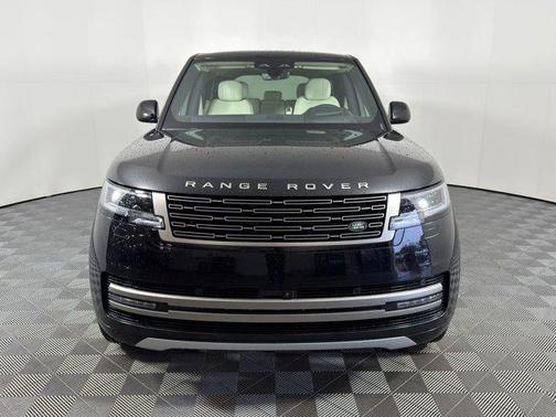 2026 Land Rover Range Rover P550e SE