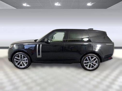 2026 Land Rover Range Rover P550e SE