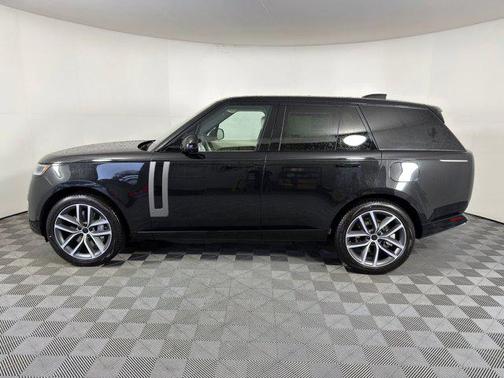 2026 Land Rover Range Rover P550e SE