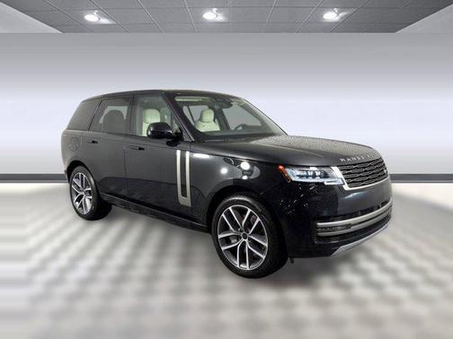 2026 Land Rover Range Rover P550e SE