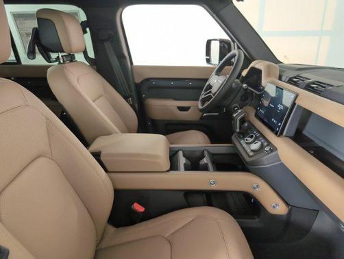 2025 Land Rover Defender 110 P400 X-Dynamic SE
