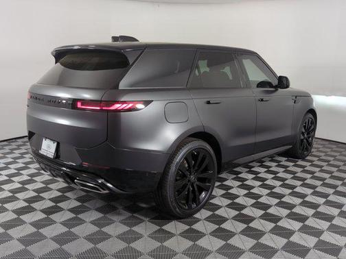 2025 Land Rover Range Rover Sport SE