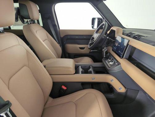 2025 Land Rover Defender 110 P300