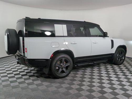2025 Land Rover Defender 130 P400 X-Dynamic SE