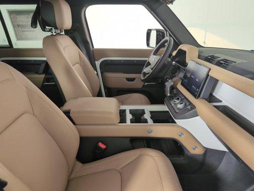 2025 Land Rover Defender 130 P400 X-Dynamic SE