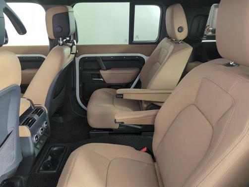 2025 Land Rover Defender 130 P400 X-Dynamic SE