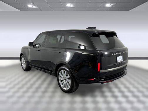 Santorini Black 2026 Land Rover Range Rover P400 SE 7 Seat