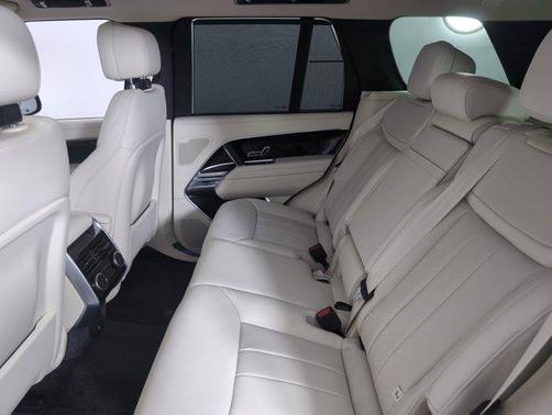 2025 Land Rover Range Rover P550e SE