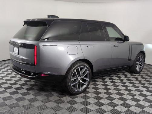 2025 Land Rover Range Rover P550e SE