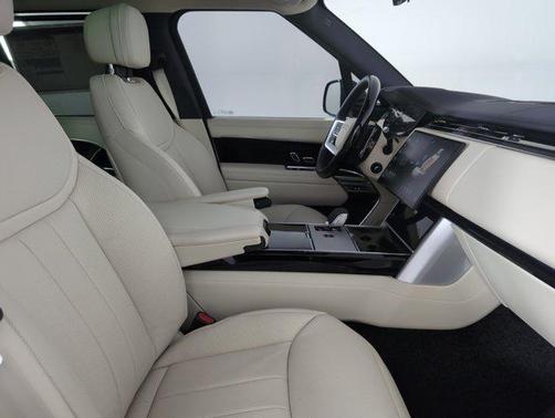 2025 Land Rover Range Rover P550e SE