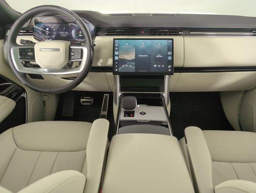 2025 Land Rover Range Rover P550e SE