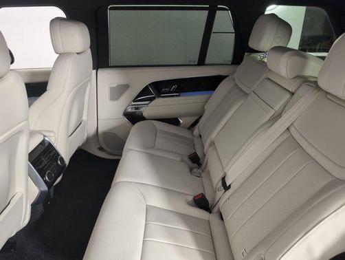 2025 Land Rover Range Rover P400 SE 7 Seat