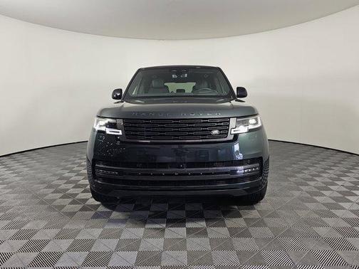 2025 Land Rover Range Rover P550e SE