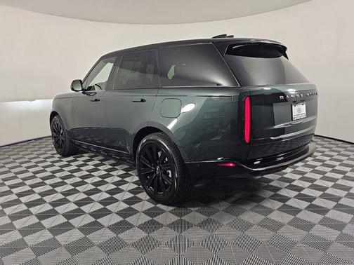 2025 Land Rover Range Rover P550e SE