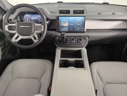 2025 Land Rover Defender 110 P300