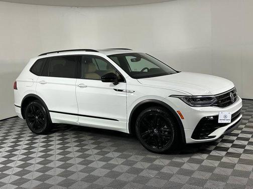 2022 Volkswagen Tiguan 2.0T SE R-Line Black
