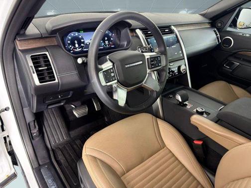 2024 Land Rover Discovery P300 Dynamic SE