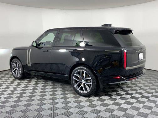 2025 Land Rover Range Rover P530 SE