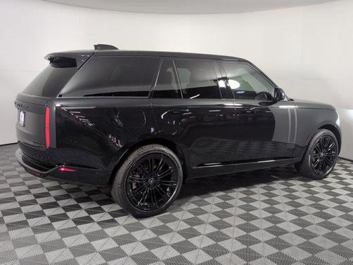 2025 Land Rover Range Rover P530 SE