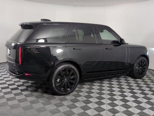2025 Land Rover Range Rover P550e SE