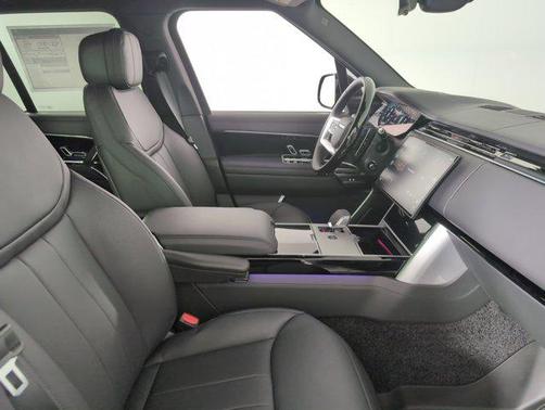 2025 Land Rover Range Rover P550e SE