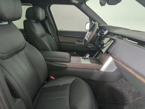 2025 Land Rover Range Rover P550e Autobiography