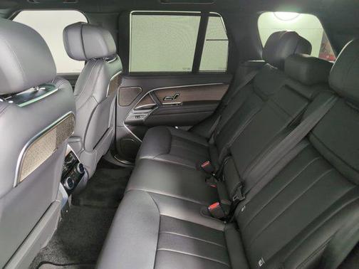 2025 Land Rover Range Rover P550e Autobiography
