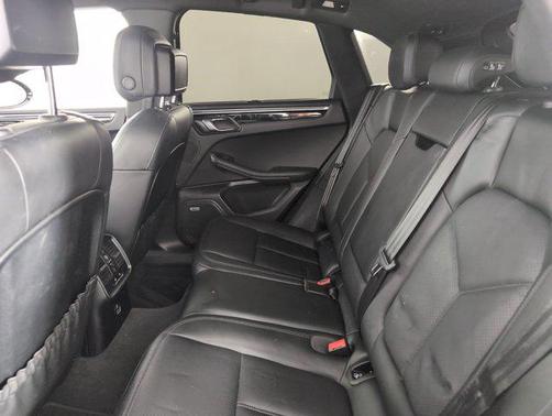 2020 Porsche Macan Base