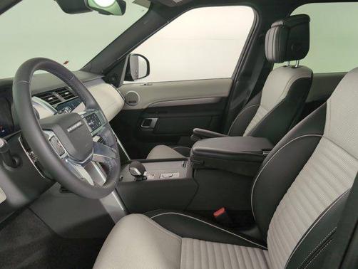 2024 Land Rover Discovery P300 Dynamic SE