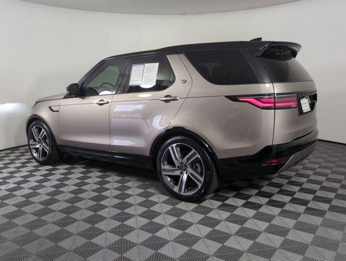 2024 Land Rover Discovery P300 Dynamic SE