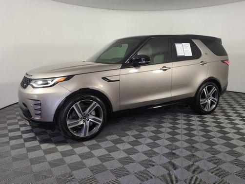 2024 Land Rover Discovery P300 Dynamic SE