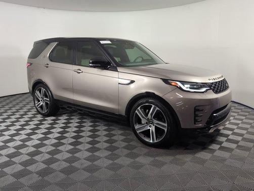 2024 Land Rover Discovery P300 Dynamic SE