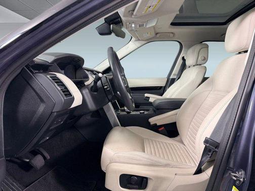 2024 Land Rover Discovery P300 S