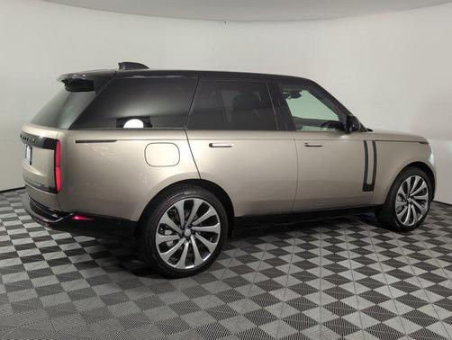 2025 Land Rover Range Rover P400 SE