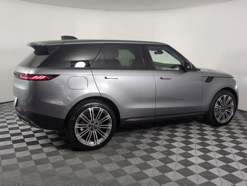 2025 Land Rover Range Rover Sport SE