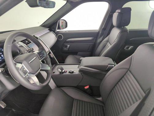 2025 Land Rover Discovery P300 Dynamic SE