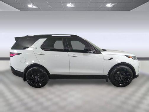 2025 Land Rover Discovery P300 Dynamic SE