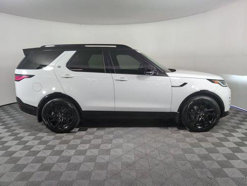 2025 Land Rover Discovery P300 Dynamic SE